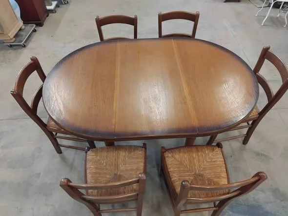Avant table.jpg