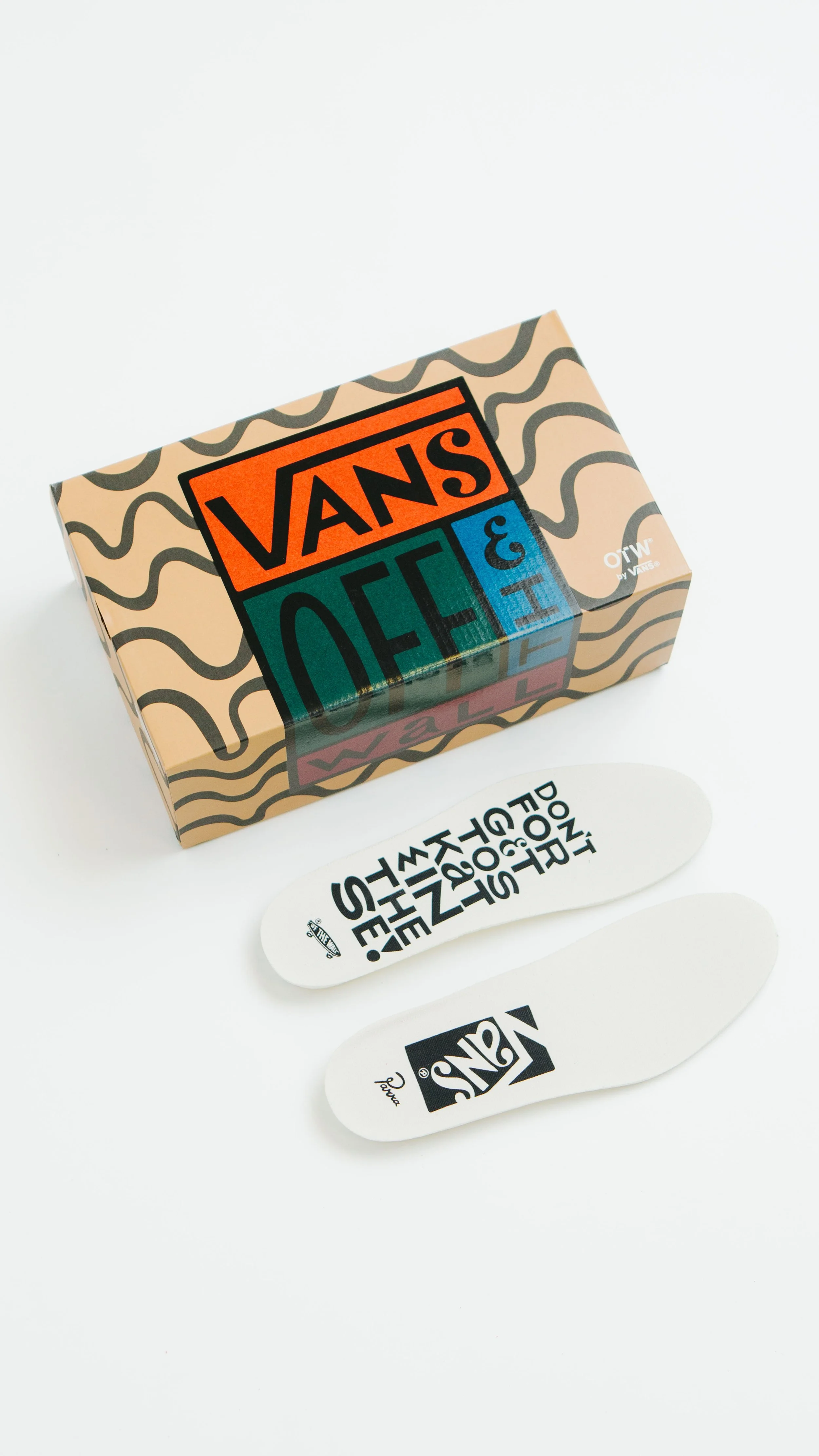 vans-x-by-parra-skate-old-skool-36+-shoes-parra-midnight-carmine - 16x9-4.jpg