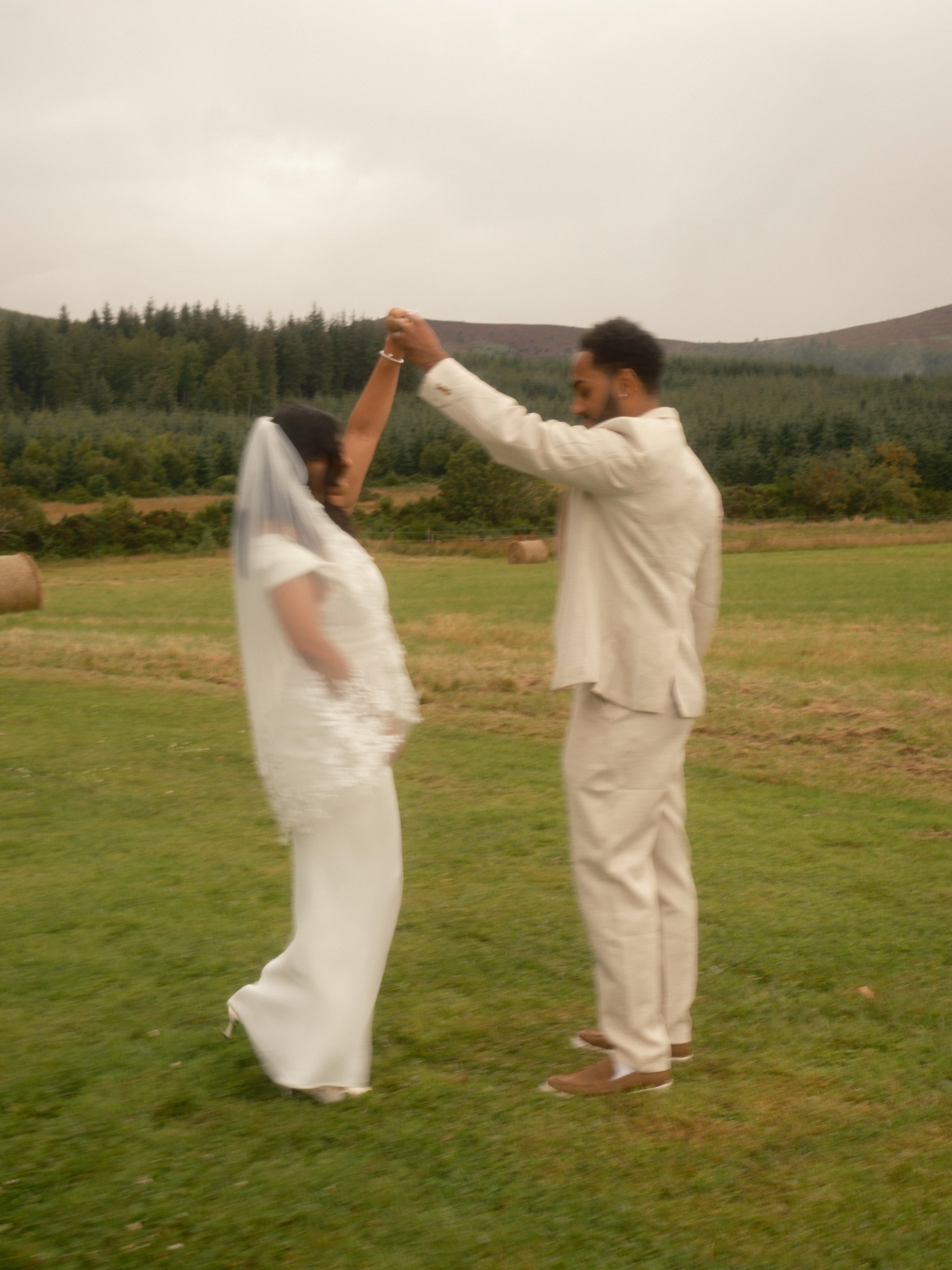 What&rsquo;s a Scottish elopement without rain, thunder and Bennachie as the backdrop? 🥹⛈️ 

It was too hard to choose a little selection from this perfect afternoon with Aisha and Chevez. The most chilled couple ever, even with torrential rain and 
