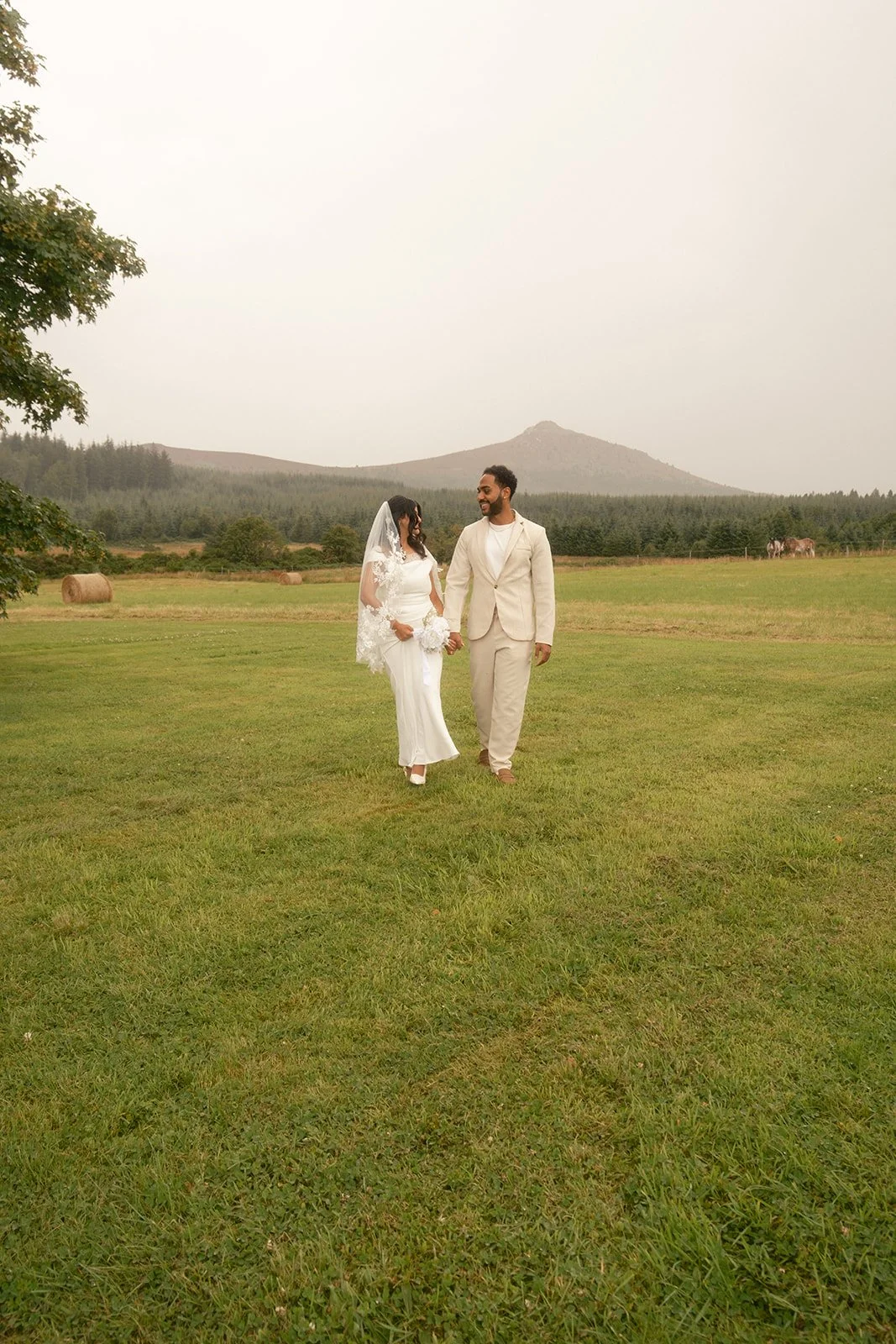 Aisha + Chevez - Bennachie (Photo)