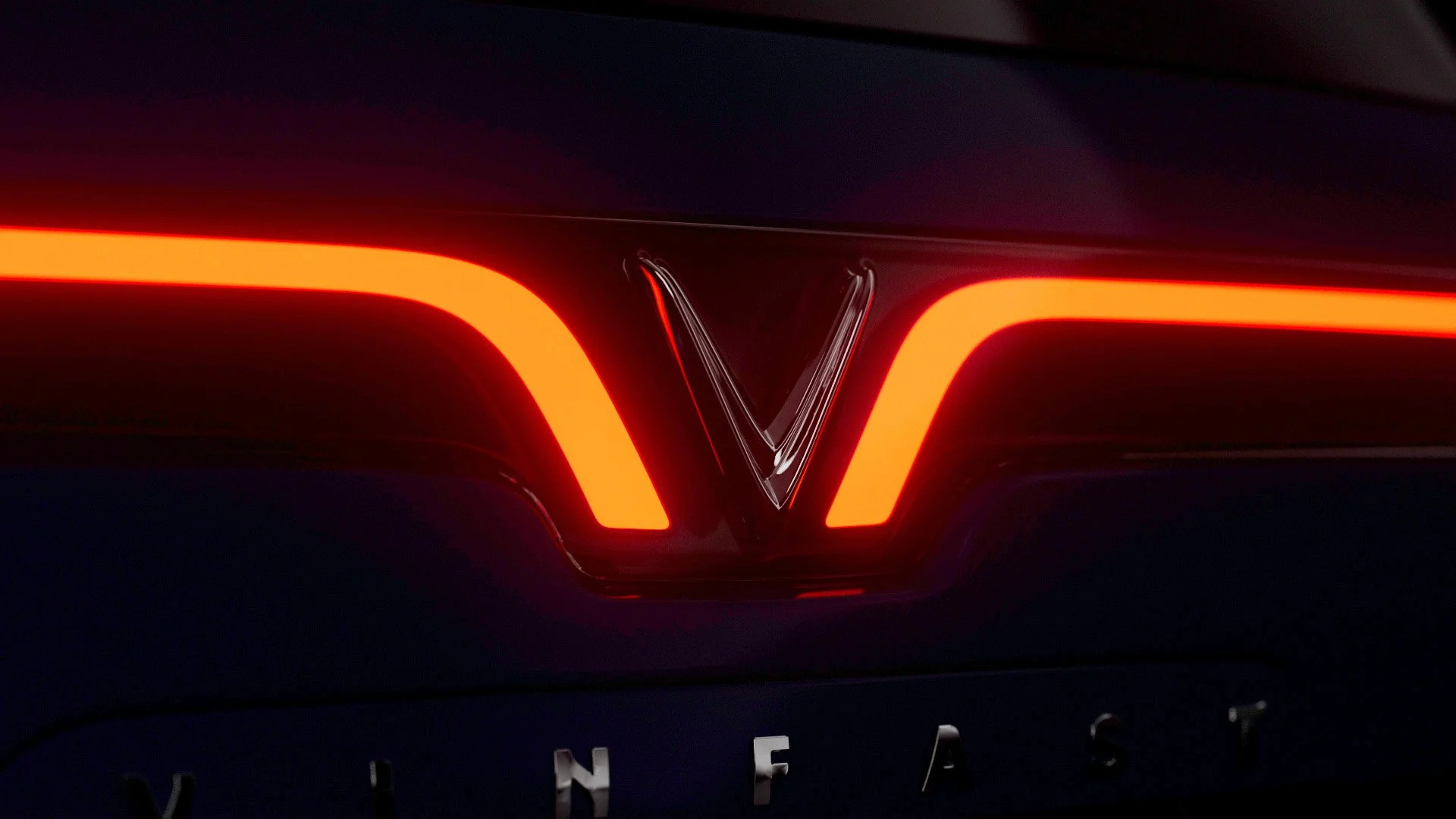 VF36-CamAnimation_010_REAR_LOGO_ROTATE_001-00031.jpg
