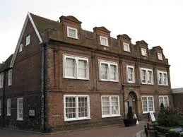 The first municipal public library in Dover