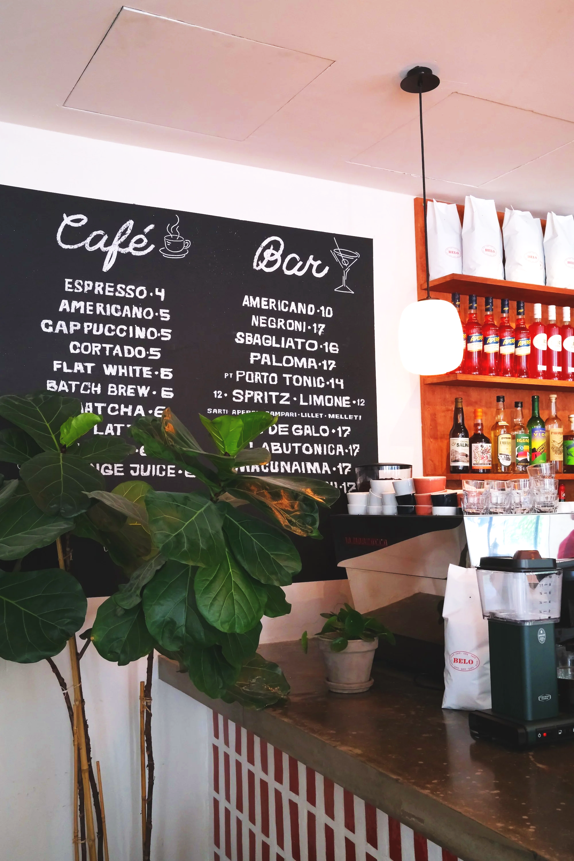 Café & Bar