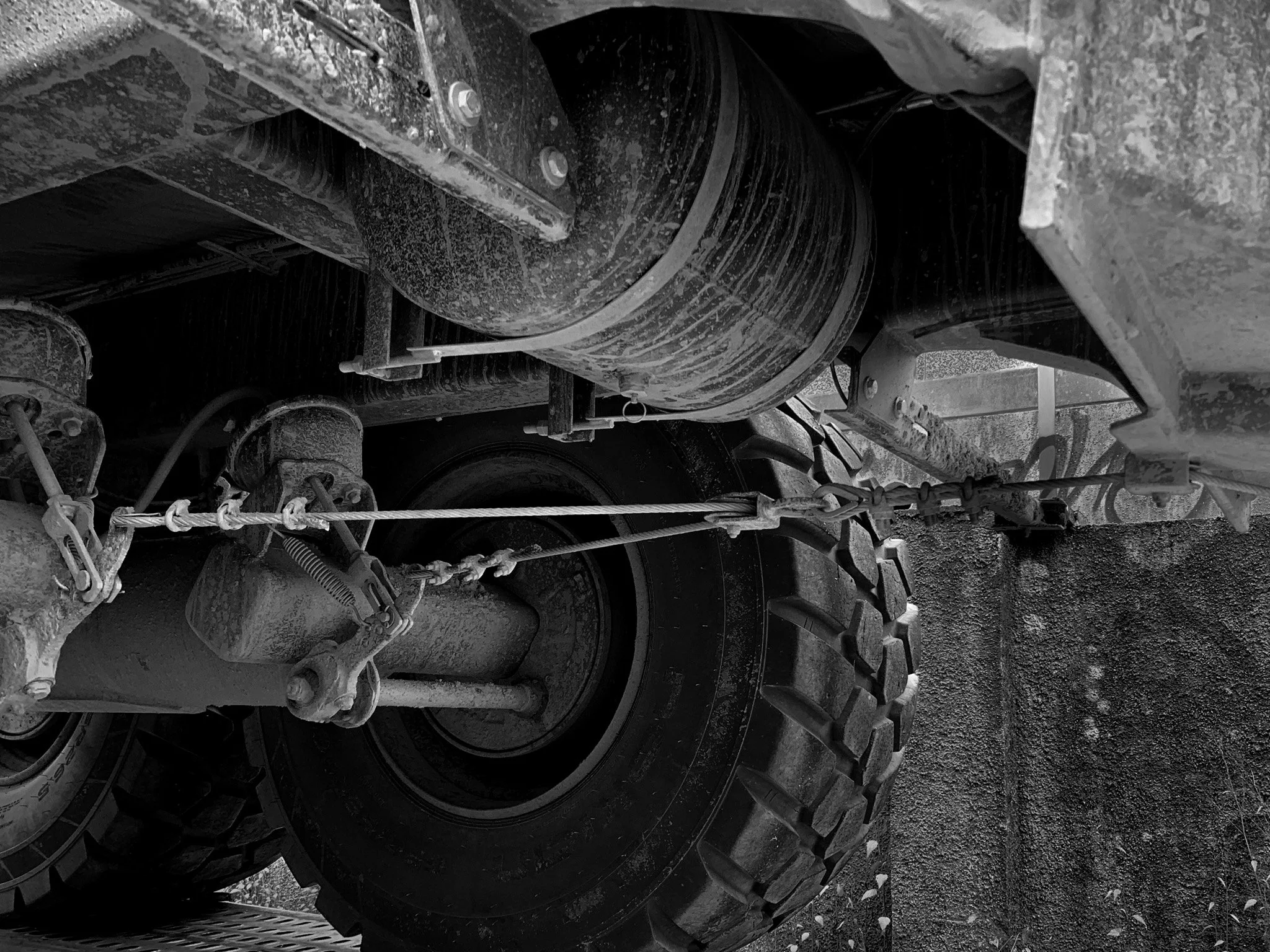 siegen-vehicle-undercarriage-black-and-white.jpg