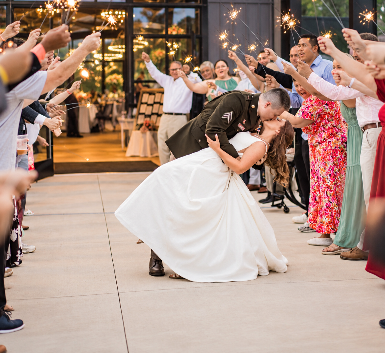 Sparkler+Tunnel+Wedding+Kiss.png