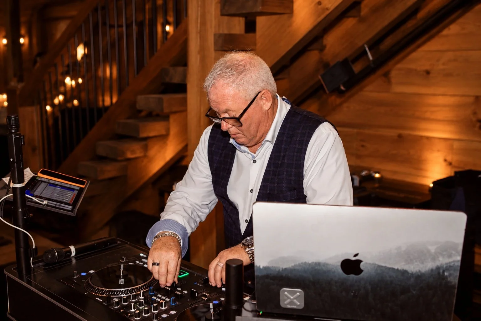 DJ.jpg