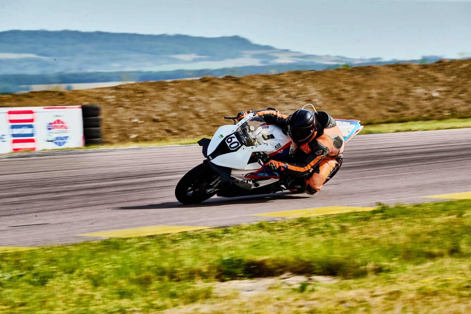 N.Gartmann Rennmotorrad Nummer 60 auf der Rennstrecke