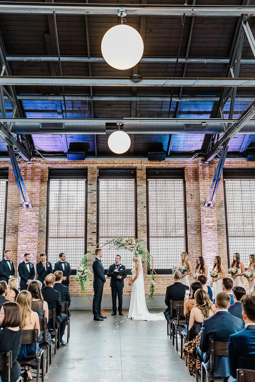 Classic-Chicago-Cith-Hall-Union-Station-Lankheet-Spring-Wedding-933.jpg