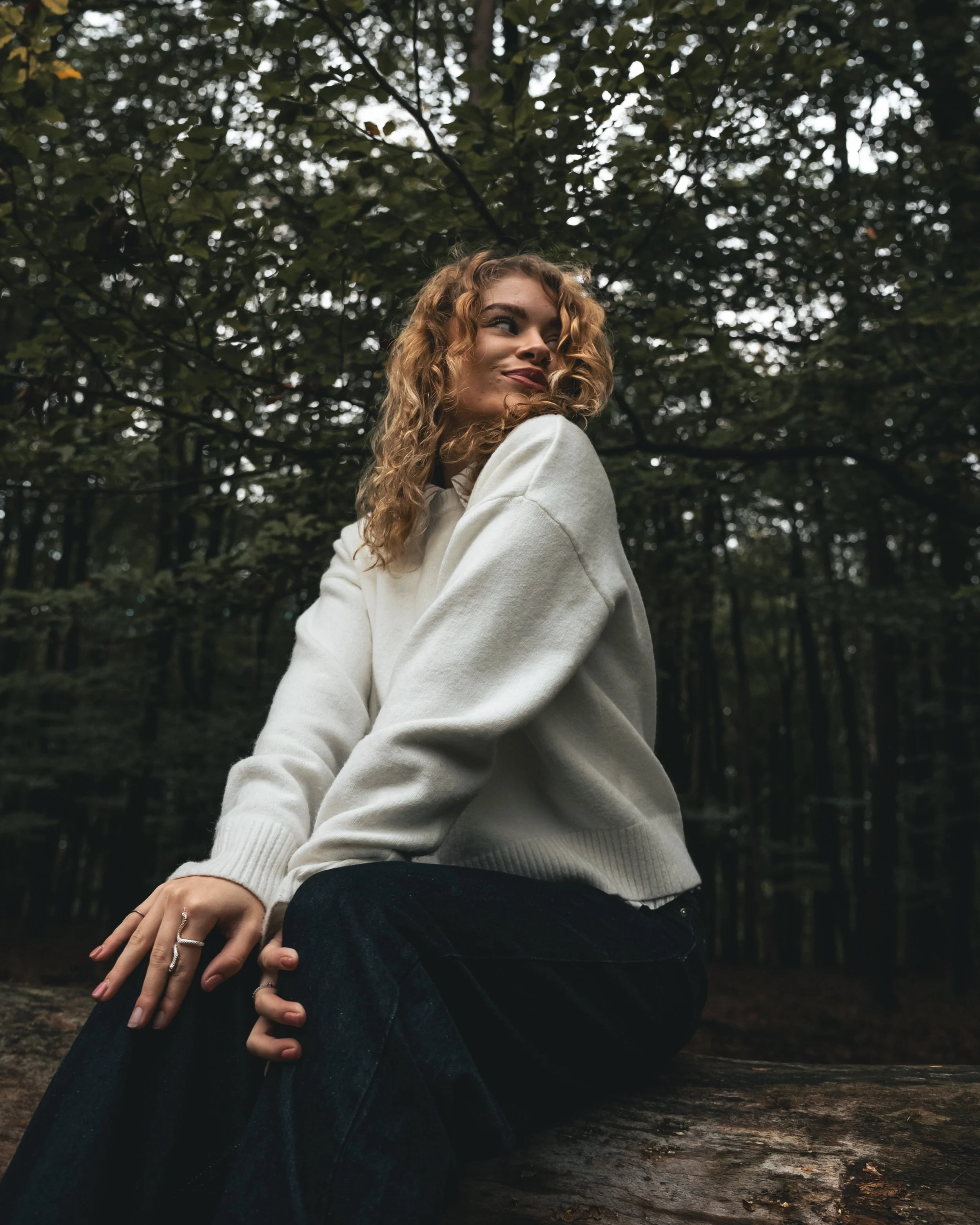 17-08-2026 - Carice Brouwer - Boswandeling Fotoshoot_-10.jpg