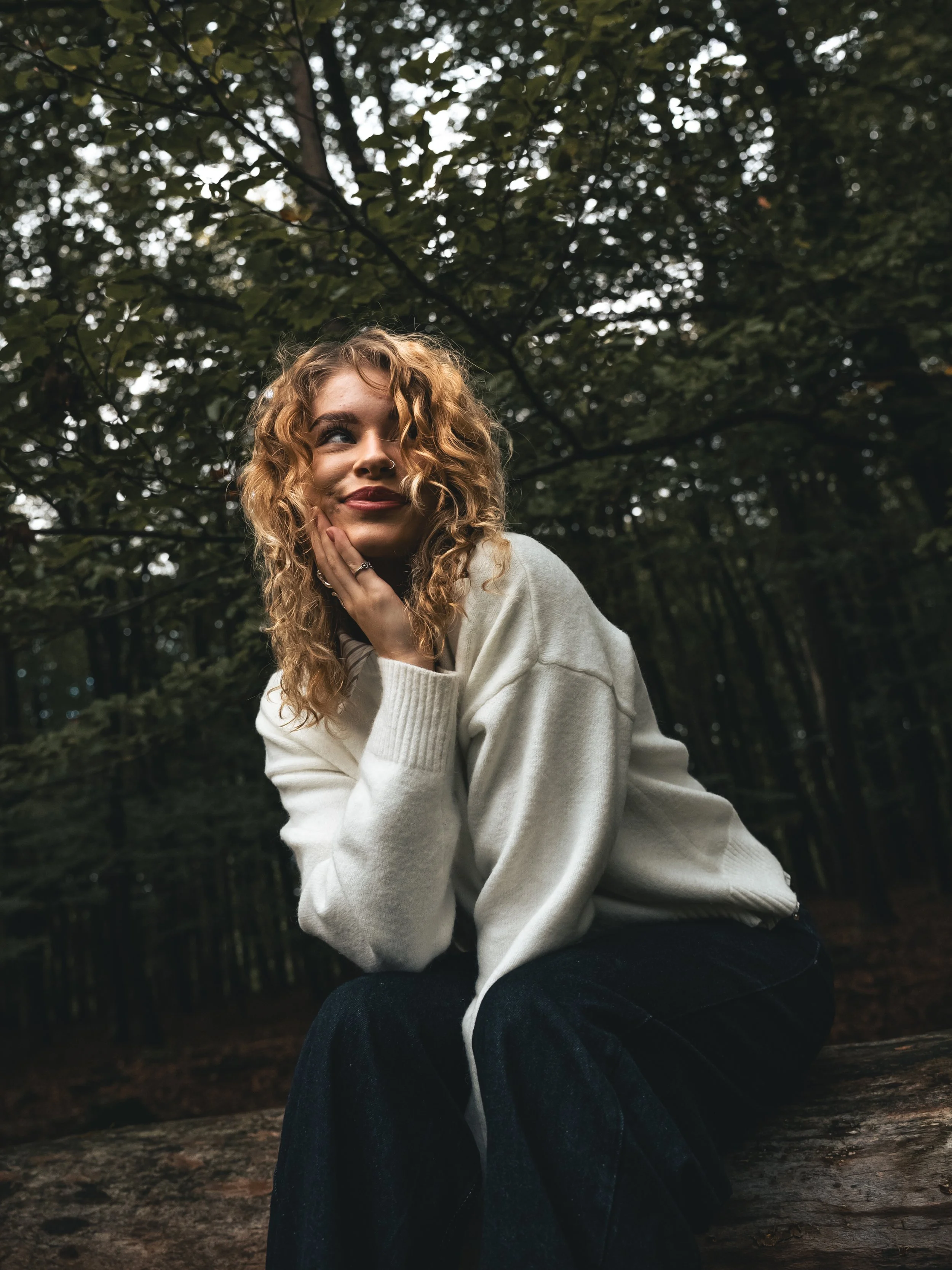 17-08-2026 - Carice Brouwer - Boswandeling Fotoshoot_-21.jpg