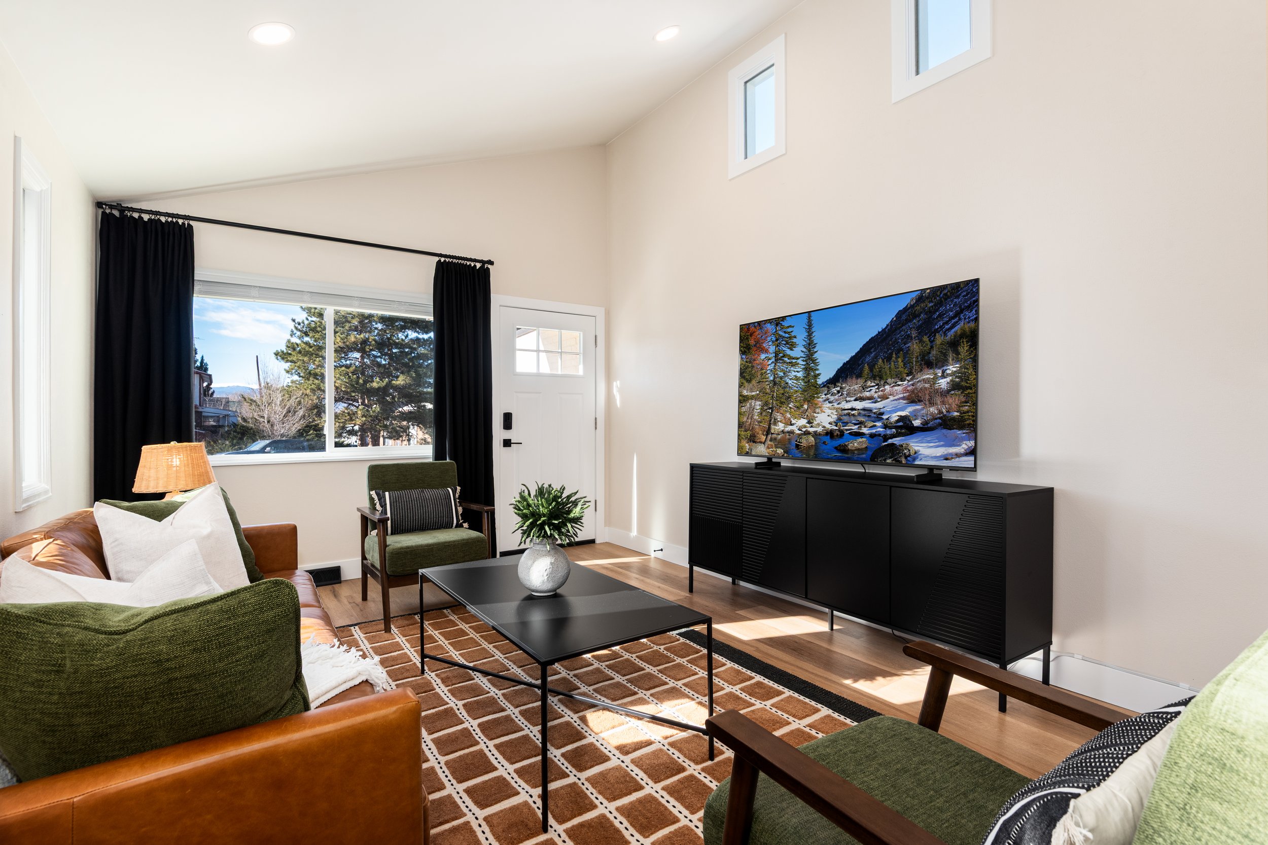 08-Living Room.jpg
