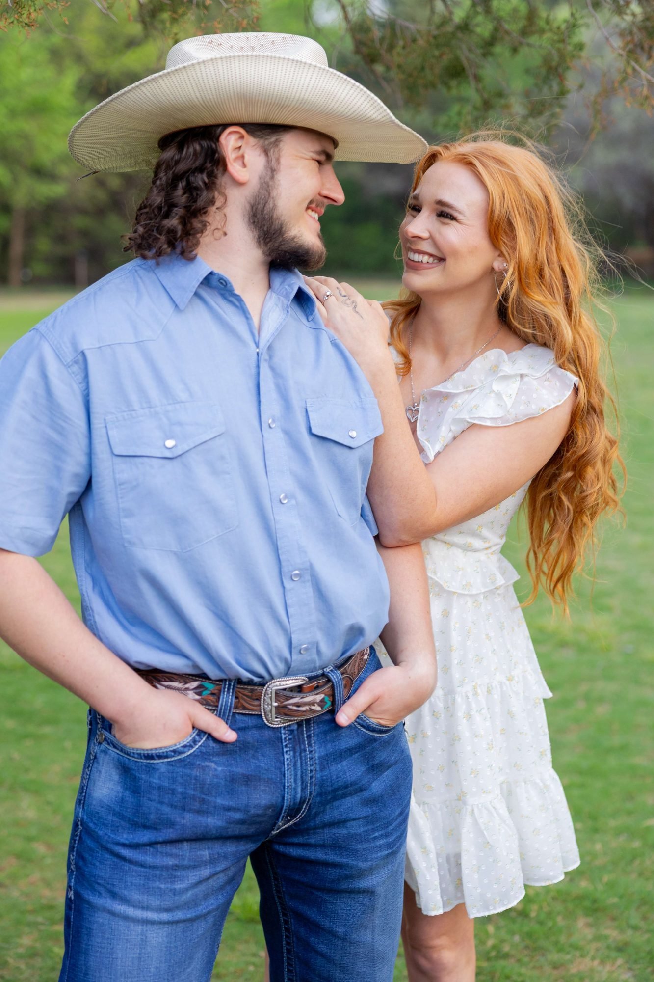 western-engagement-photos-cowboy-hat-texas.jpg