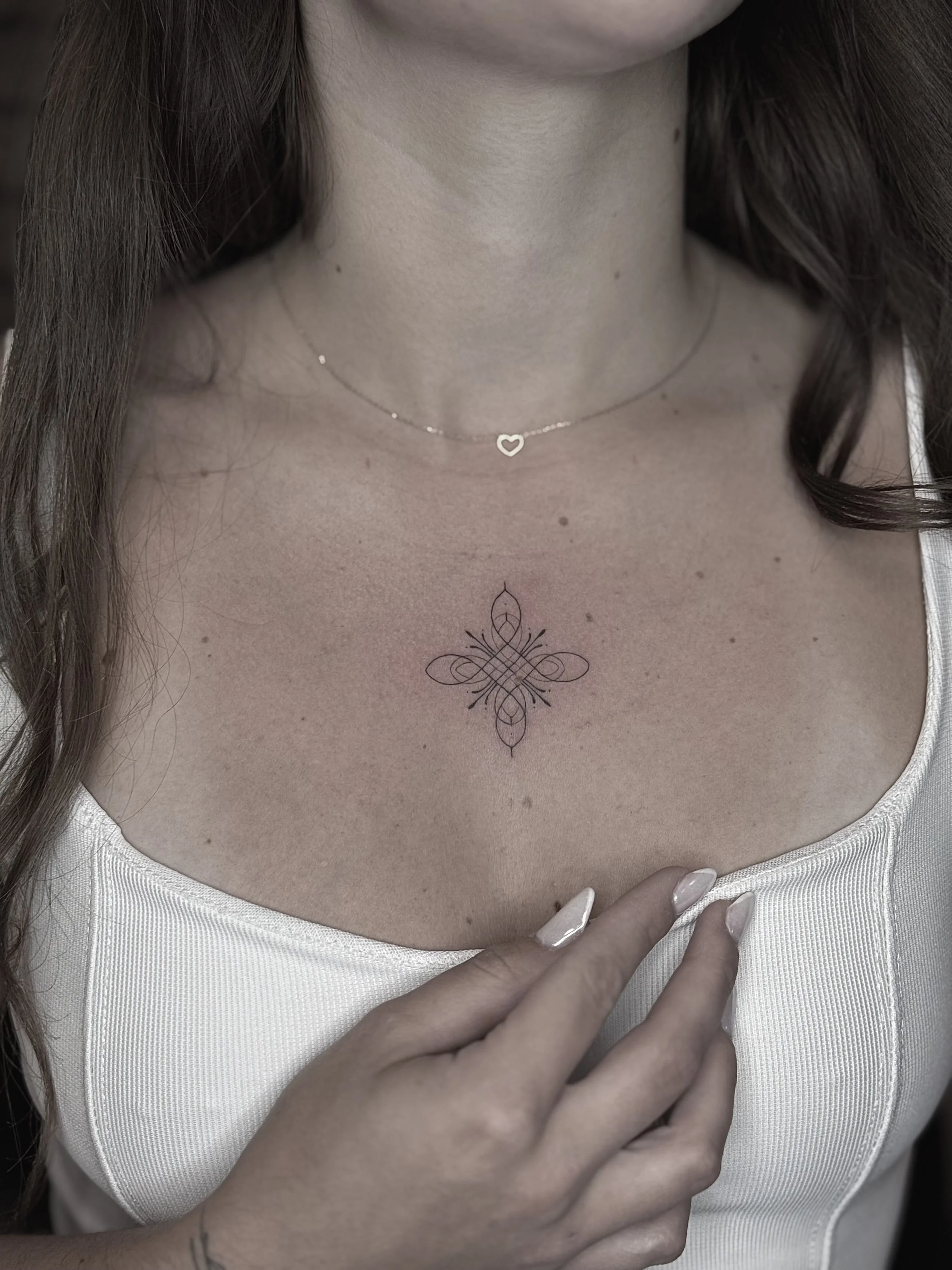 Discover fine line tattoos at NEXT in Paris. Explore delicate linework, botanical designs and custom compositions. Send your idea to discuss your project.