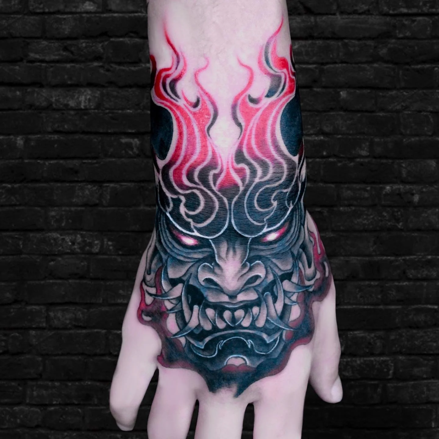 Discover tattoo cover-ups at NEXT in Paris, from floral compositions to bold graphic designs. Send clear photos for an individual assessment.