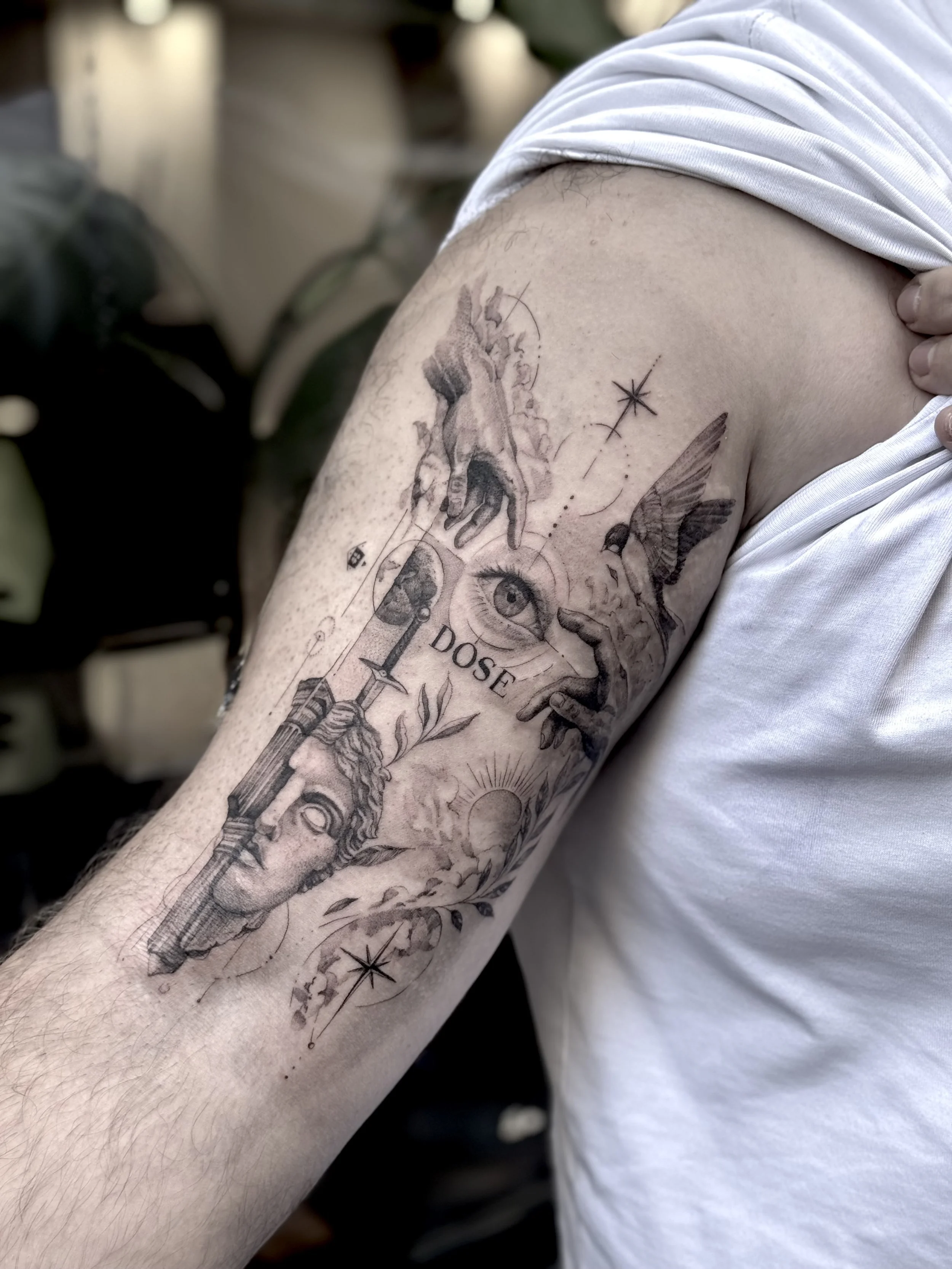 Looking for a micro-realism tattoo in Paris? Discover NEXT’s artists, explore their detailed work and discuss your own custom project.