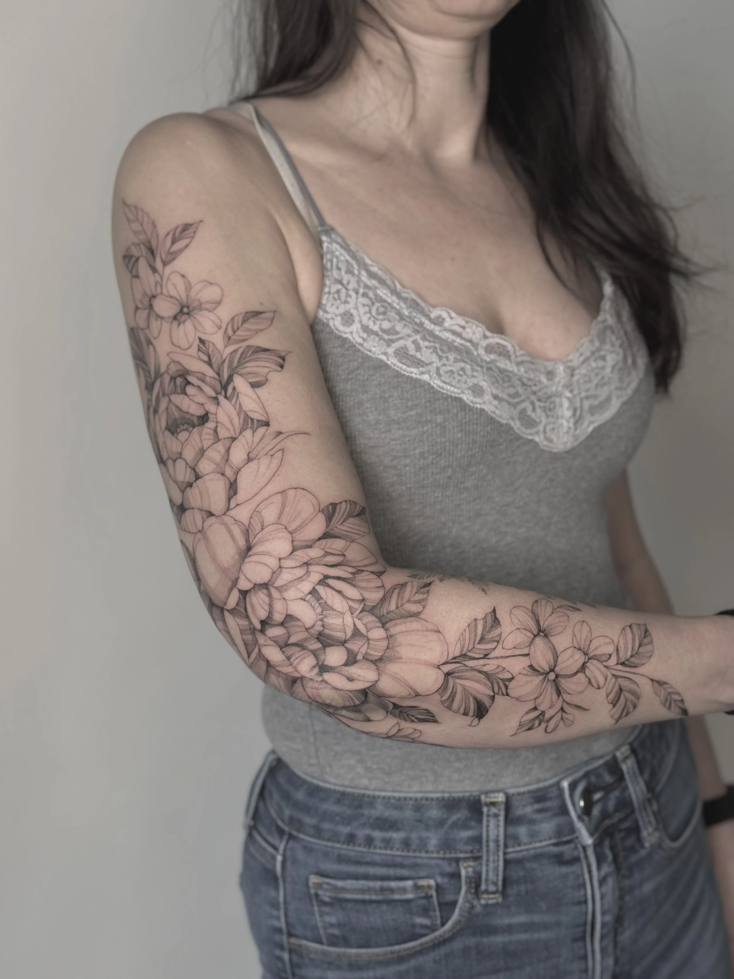 Fine line tattoo at NEXT in Paris. Explore delicate linework, botanical designs and custom compositions.