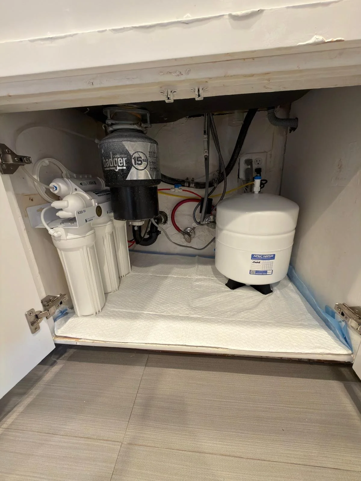 Under sink water filtration system installation-Labor starting at 200$. Materials not included.