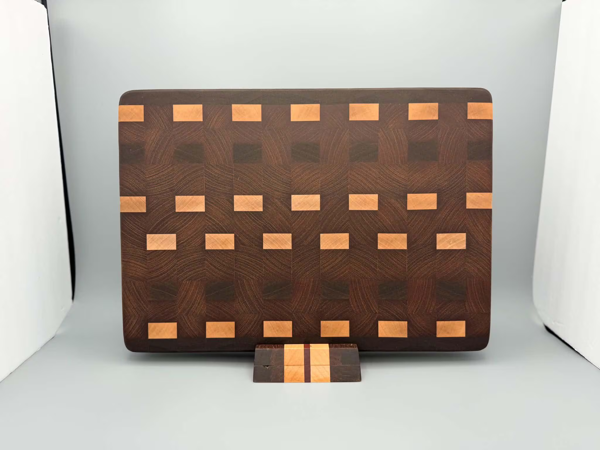 End-grain board
Handcrafted end-grain hardwood cutting board made from Brazilian cherry, maple, and walnut.