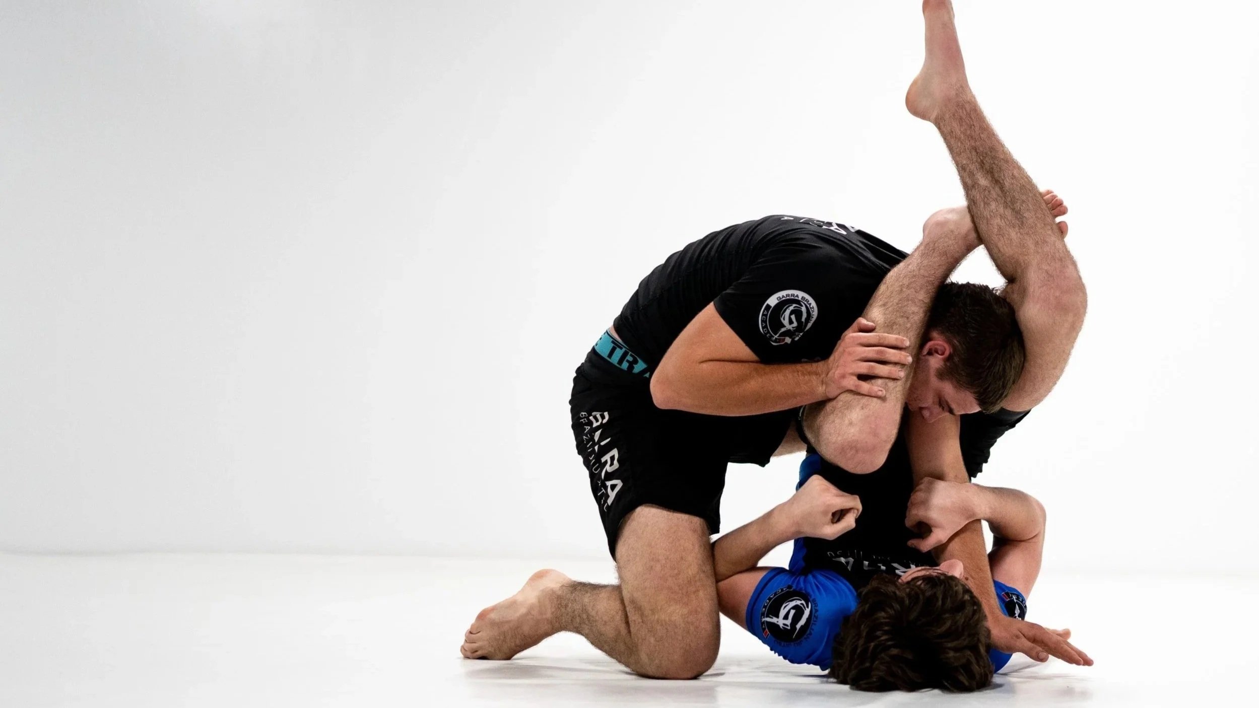 No-gi strips jiu-jitsu back to body positioning, timing, and control — no grips, no lapels, just pure movement and pressure. At Garra BJJ Nambour, our no-gi classes suit every level, from first-timers to experienced grapplers