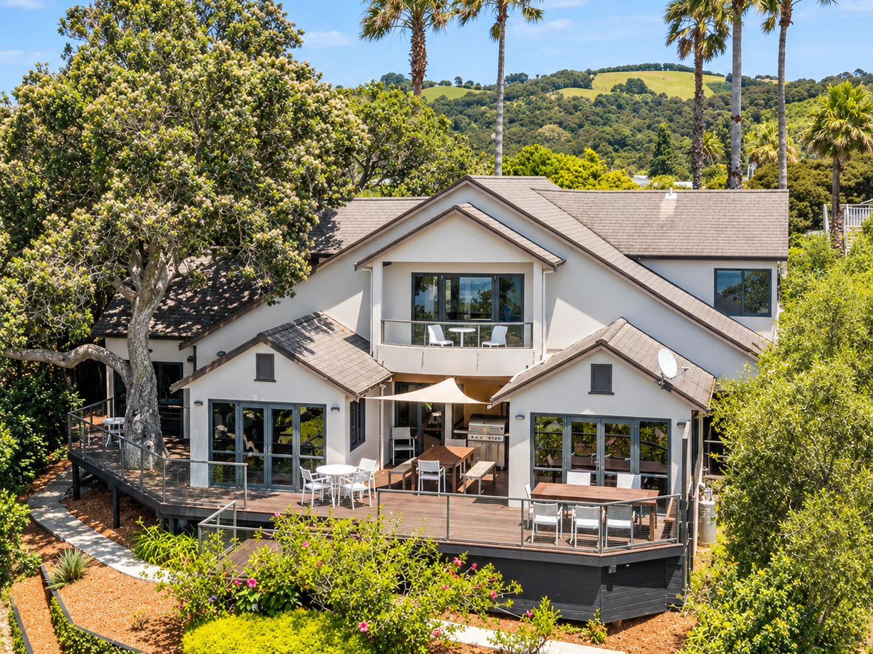 Sunlit+Modern+Coastal+Garden+Home.png