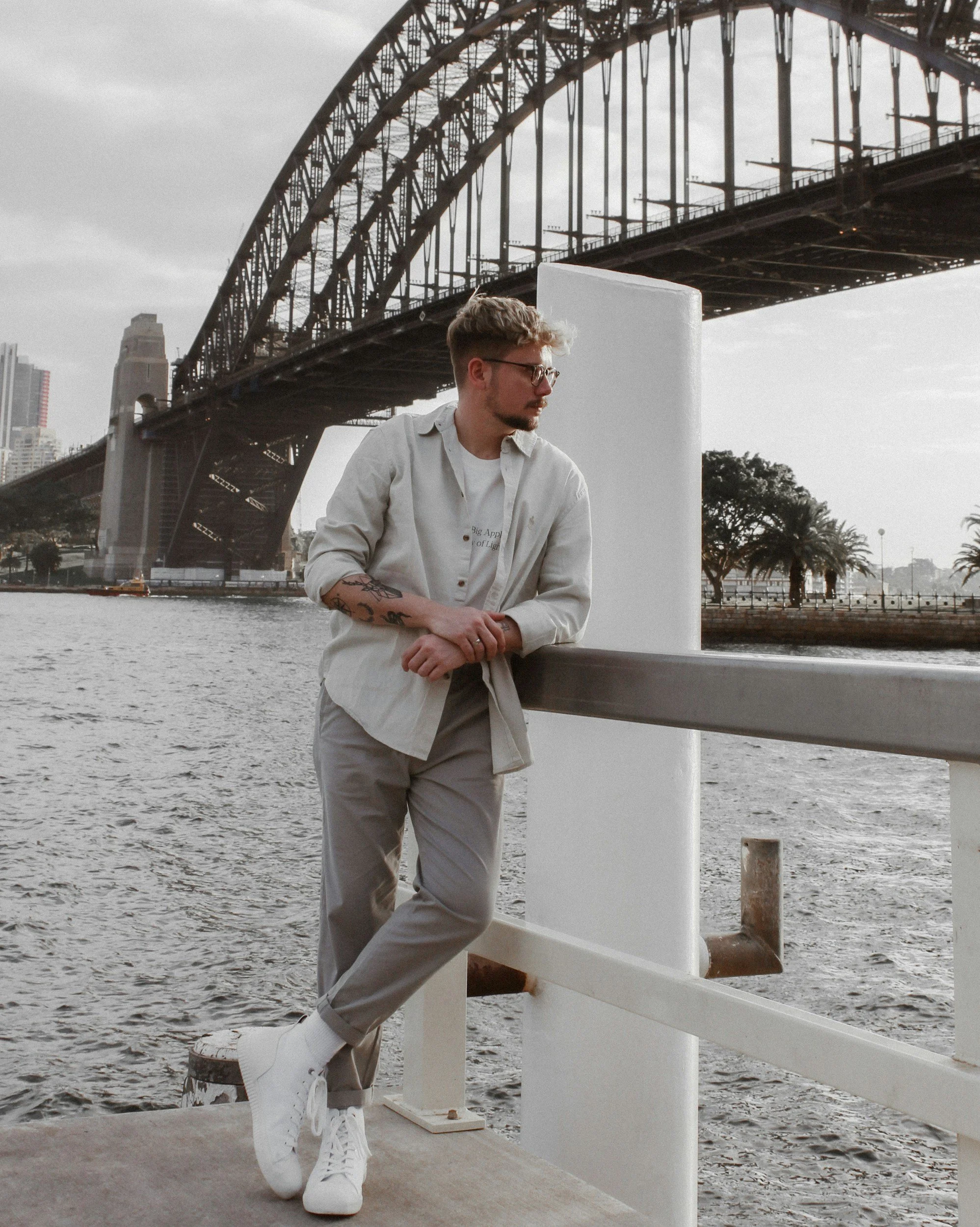 Men's casual outfit in light neutrals