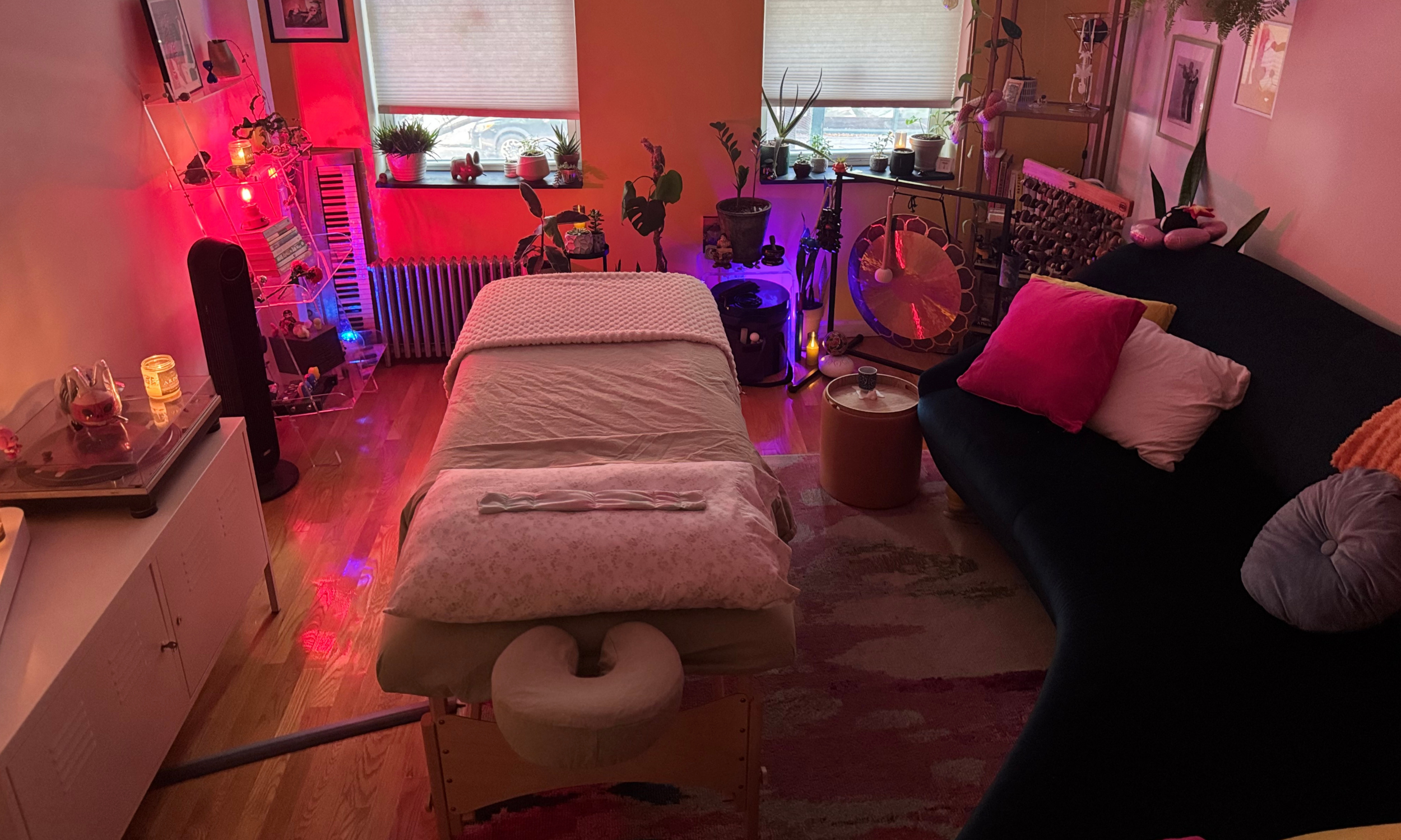 A cozy & comfortable reiki studio.