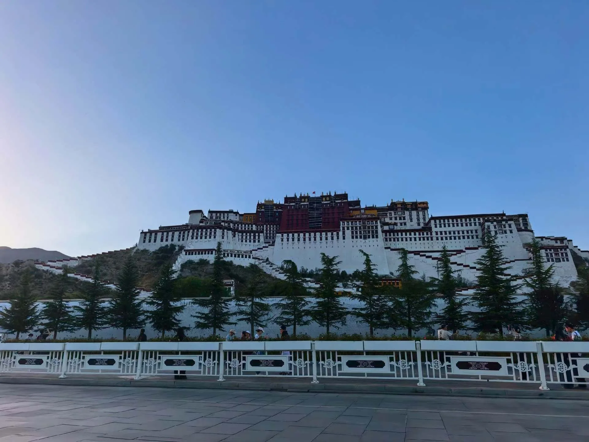 西藏.jpg