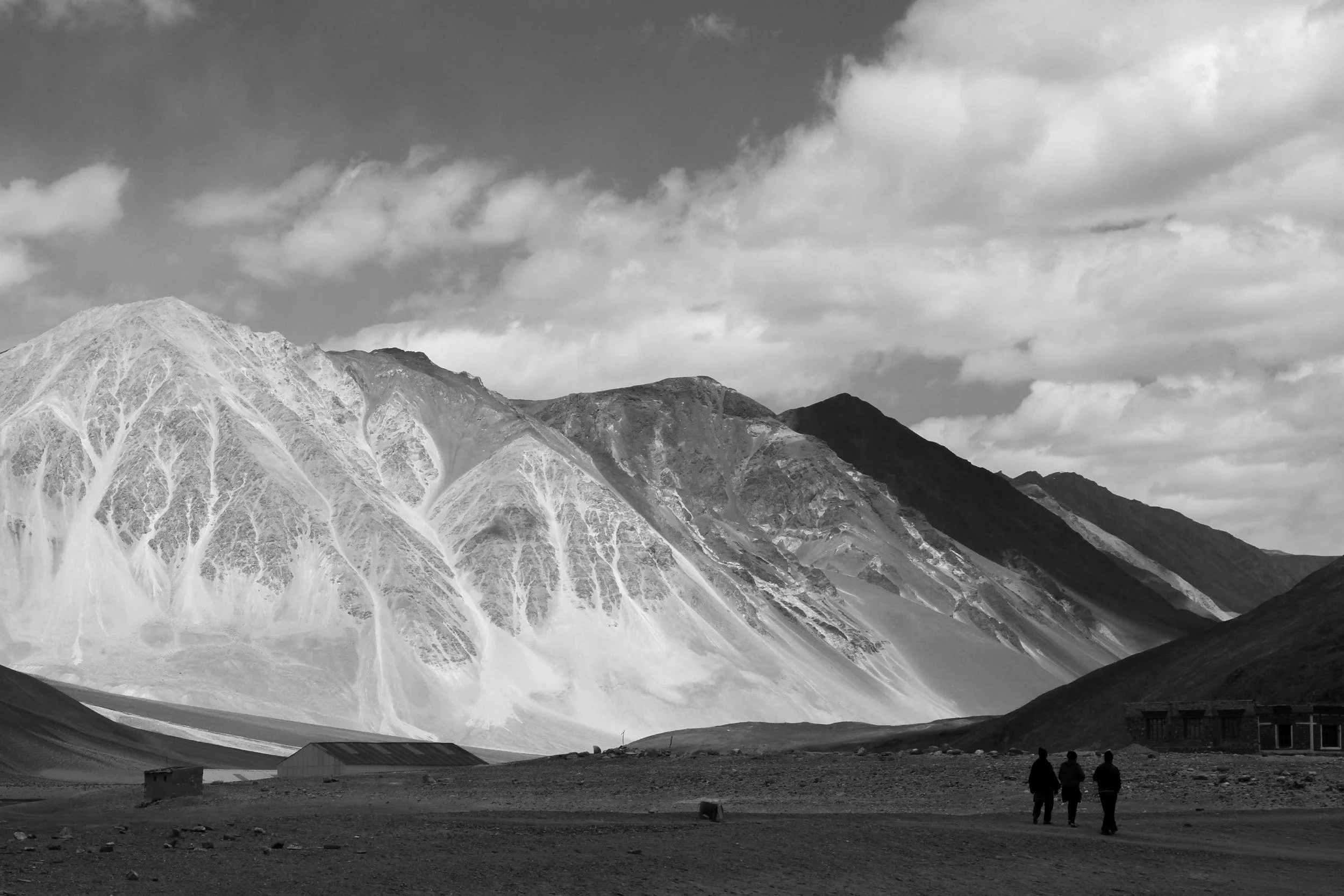 02_ladakh_walkers.jpg