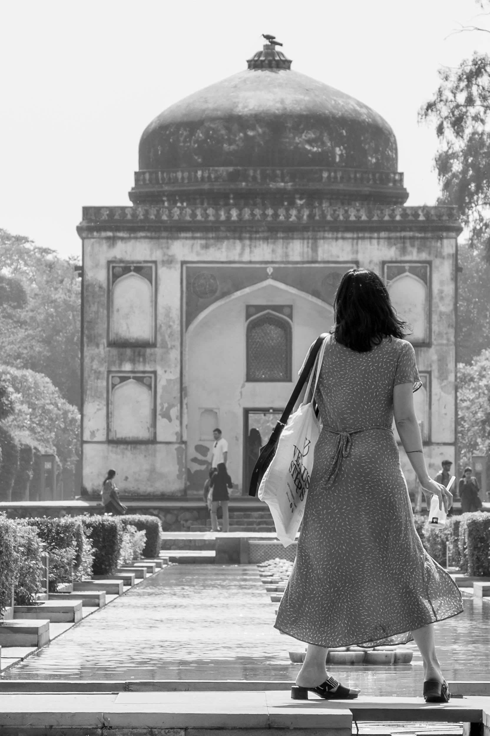 10_woman_on_the_steps.jpg