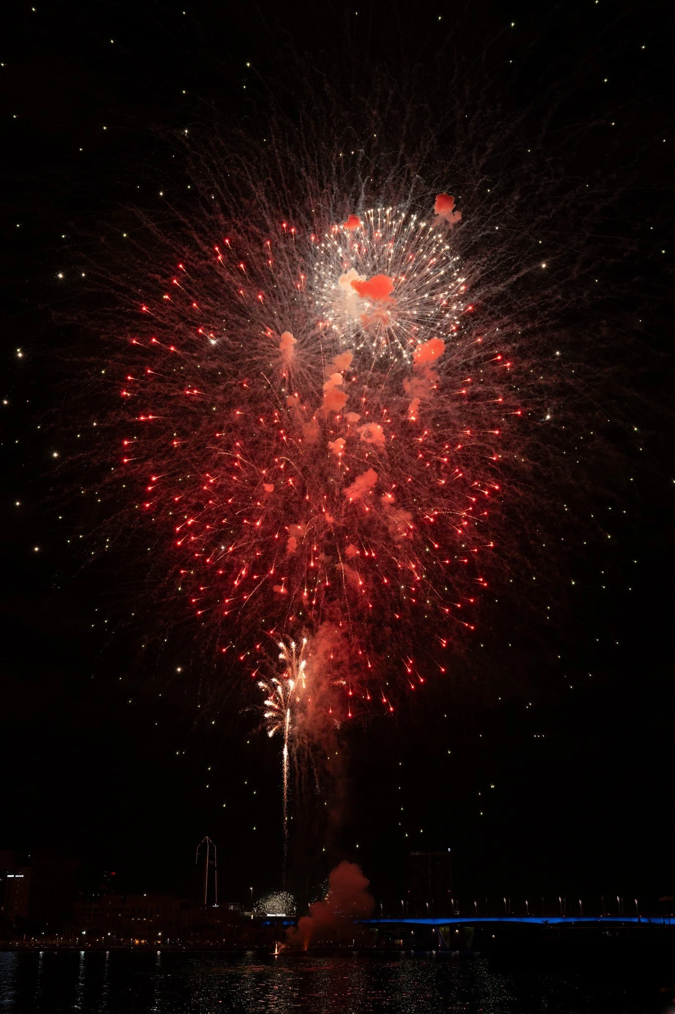 12:00 am — red