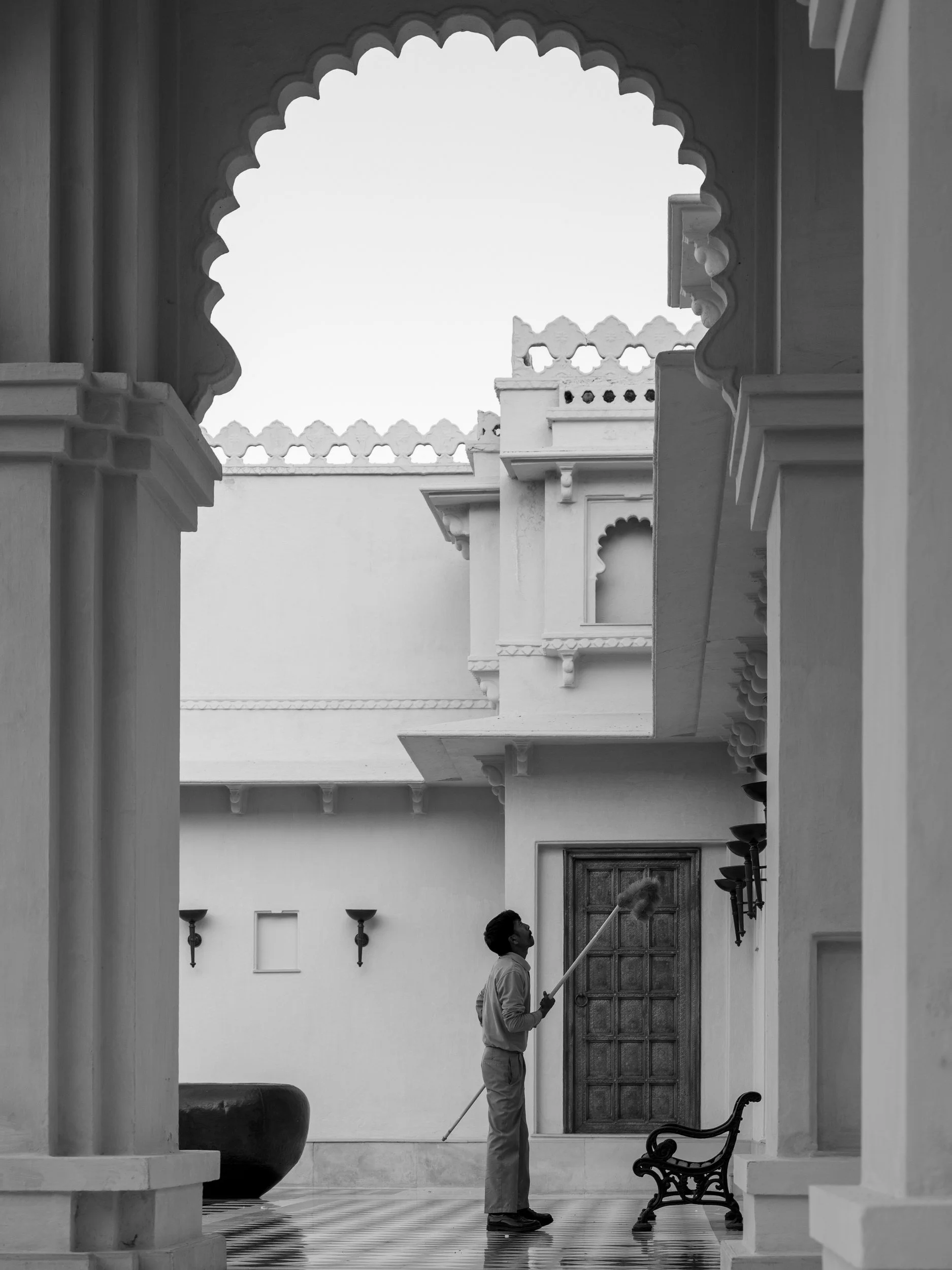 Through the arch · 14 December, 4:37 pm