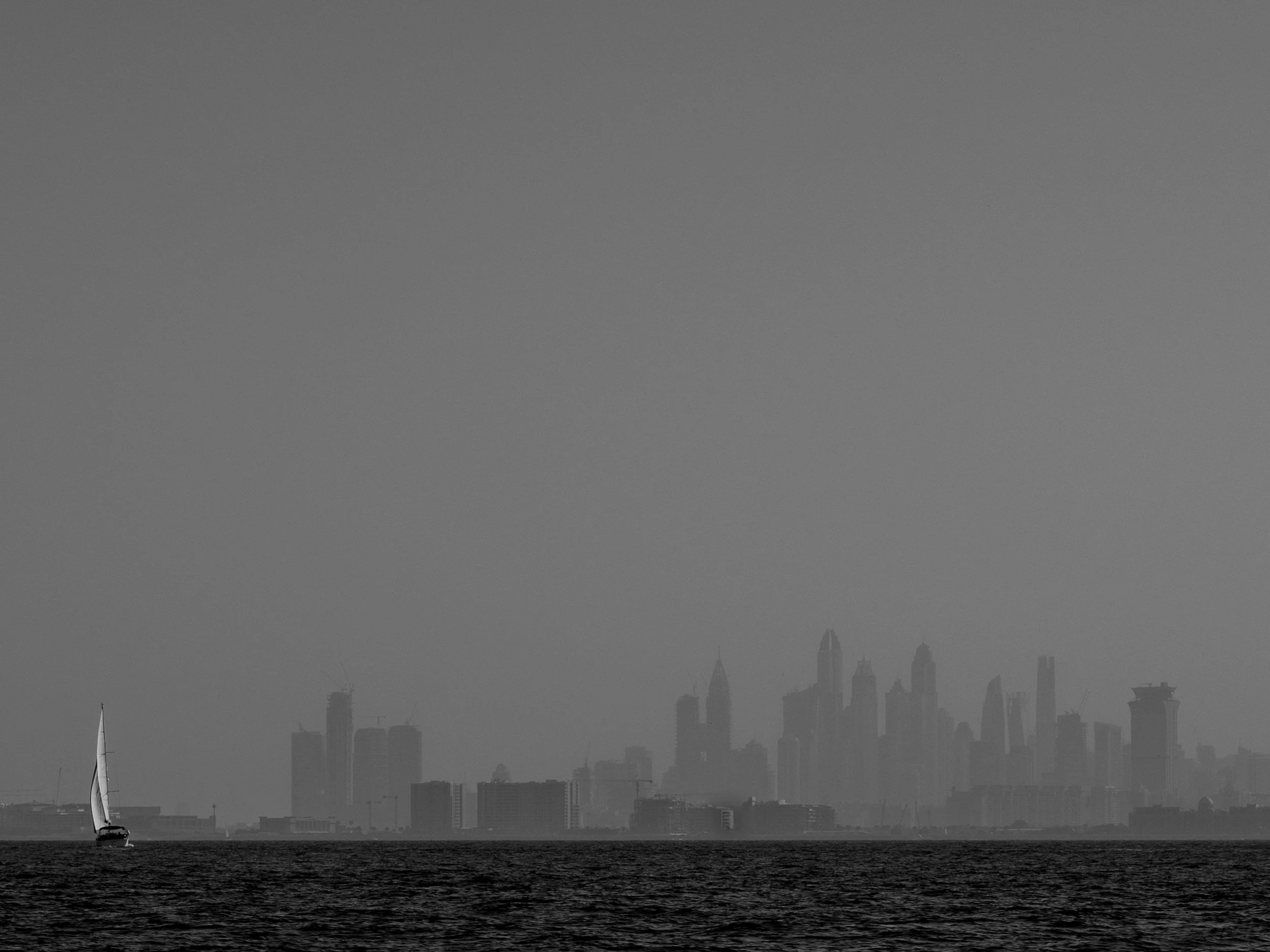 10_dubai_in_haze.jpg