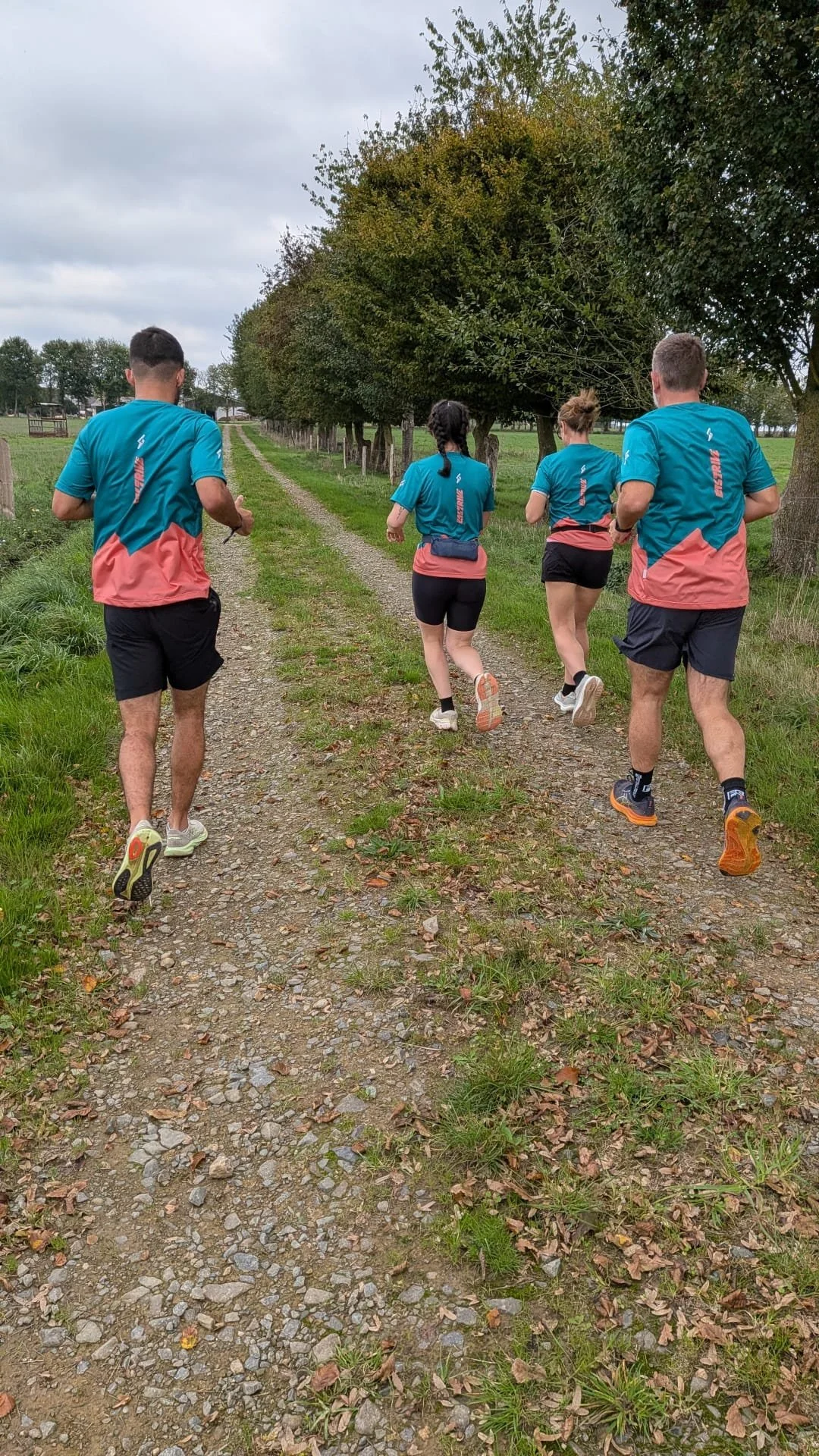 Sortie de groupe de la team LASTRIVE, en maillot running LASTRIVE