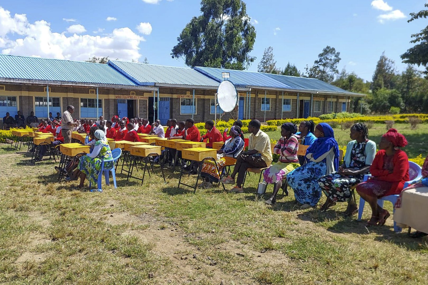 Presentation of school desks.jpg