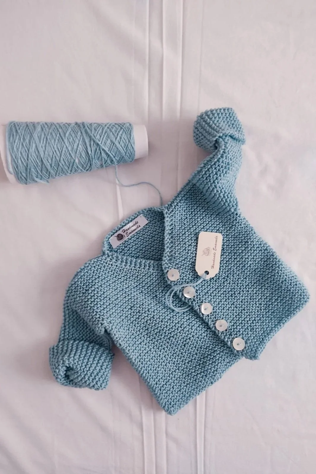 golfino-azzurro-neonato-bottoni-bianchi.jpg