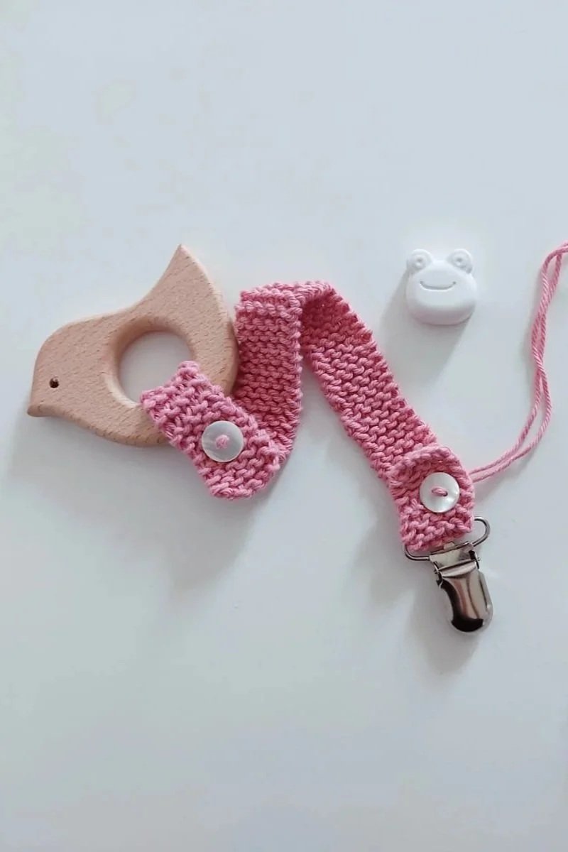 portaciuccio-neonato-rosa-giochino-legno-uccellino-handmade-emanuela.jpg