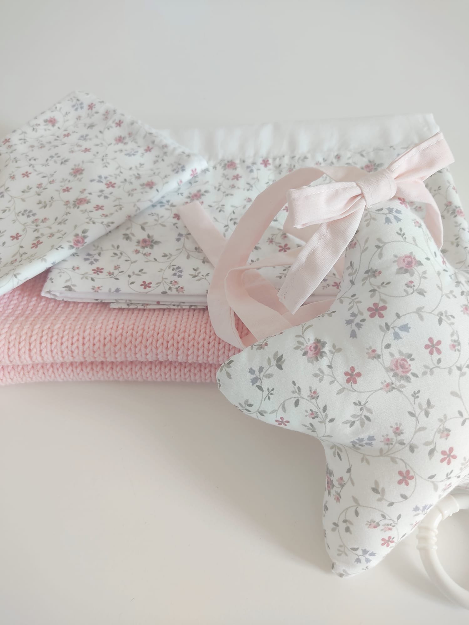 carillon-stella-floreale-con-lenzuolino-e-coperta-rosa-handmade-emanuela.jpeg