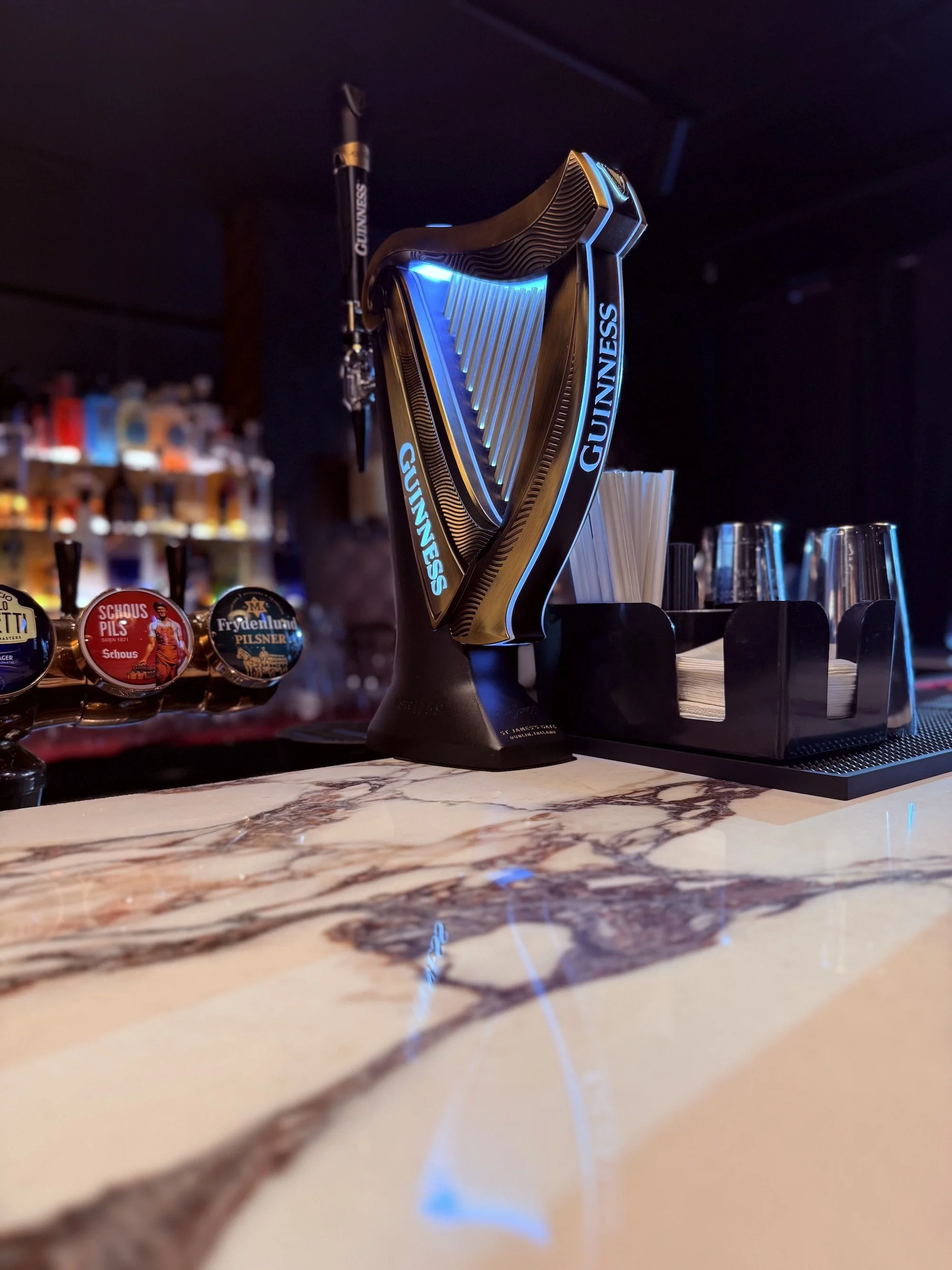 Venuebar03.jpg