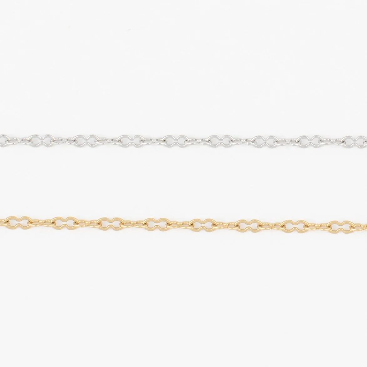 Dainty permanent bracelet in silver and gold
