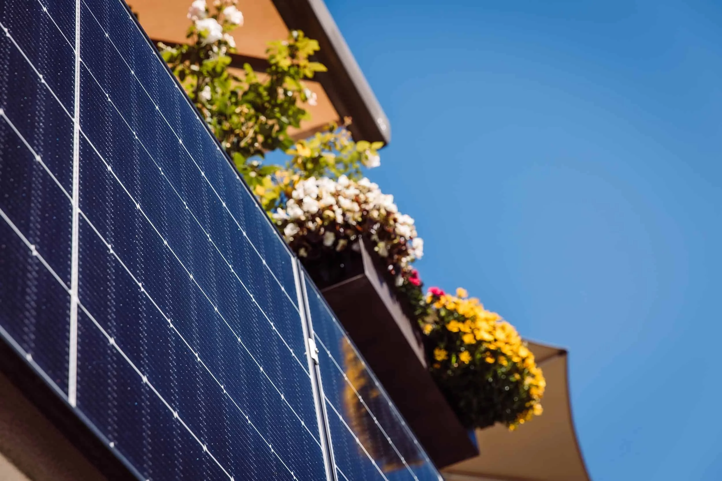 fassaden-solaranlage-hotel.jpg