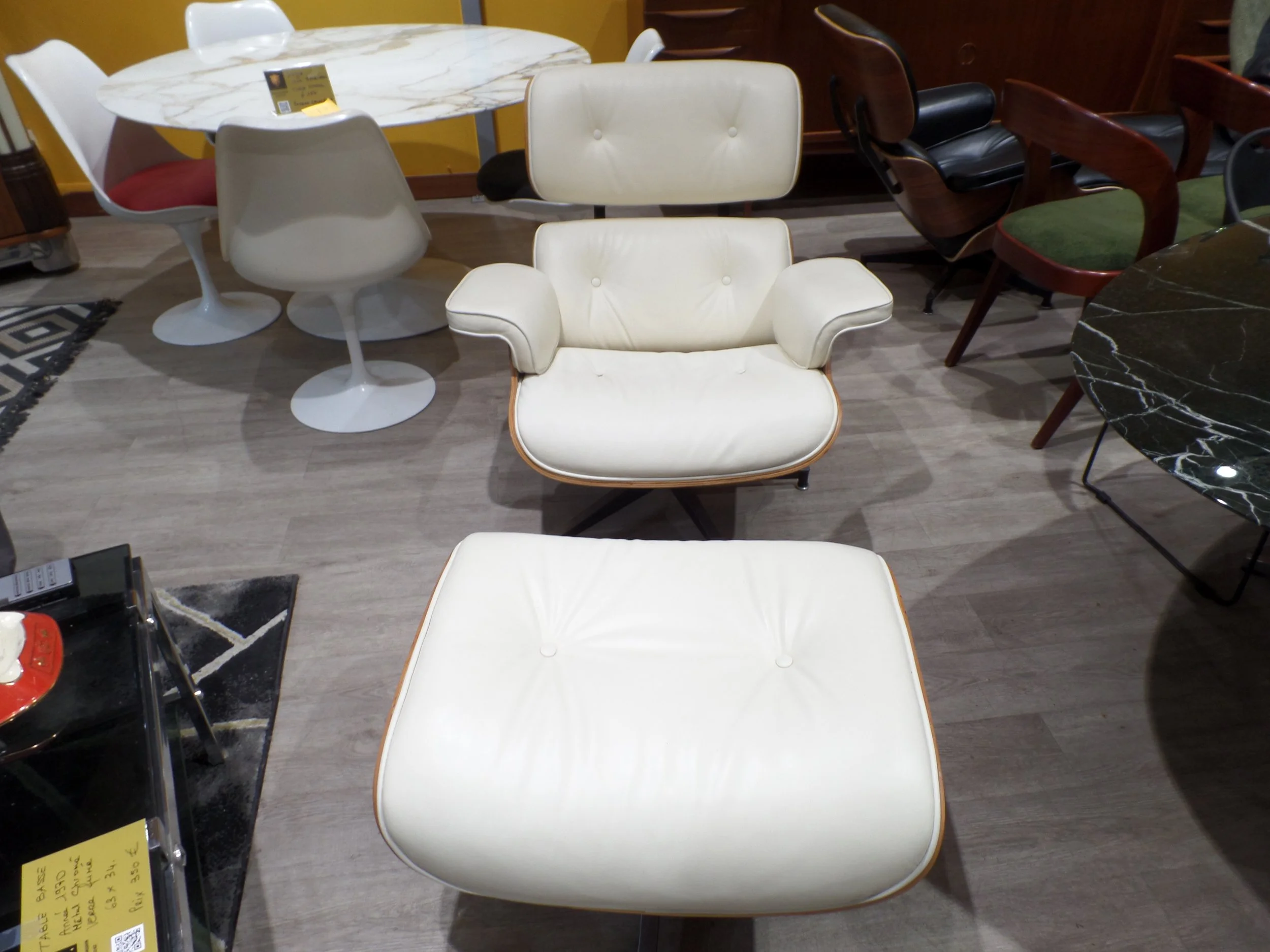 LOUNGE CHAIR  EAMES CUIR BLANC AVEC OTTOMAN