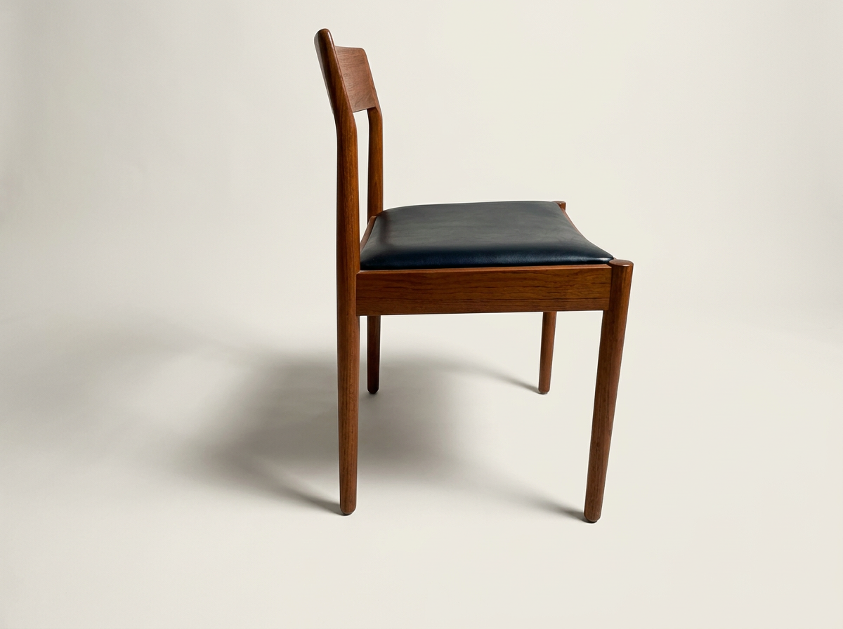 Chaise johannes andersen.png