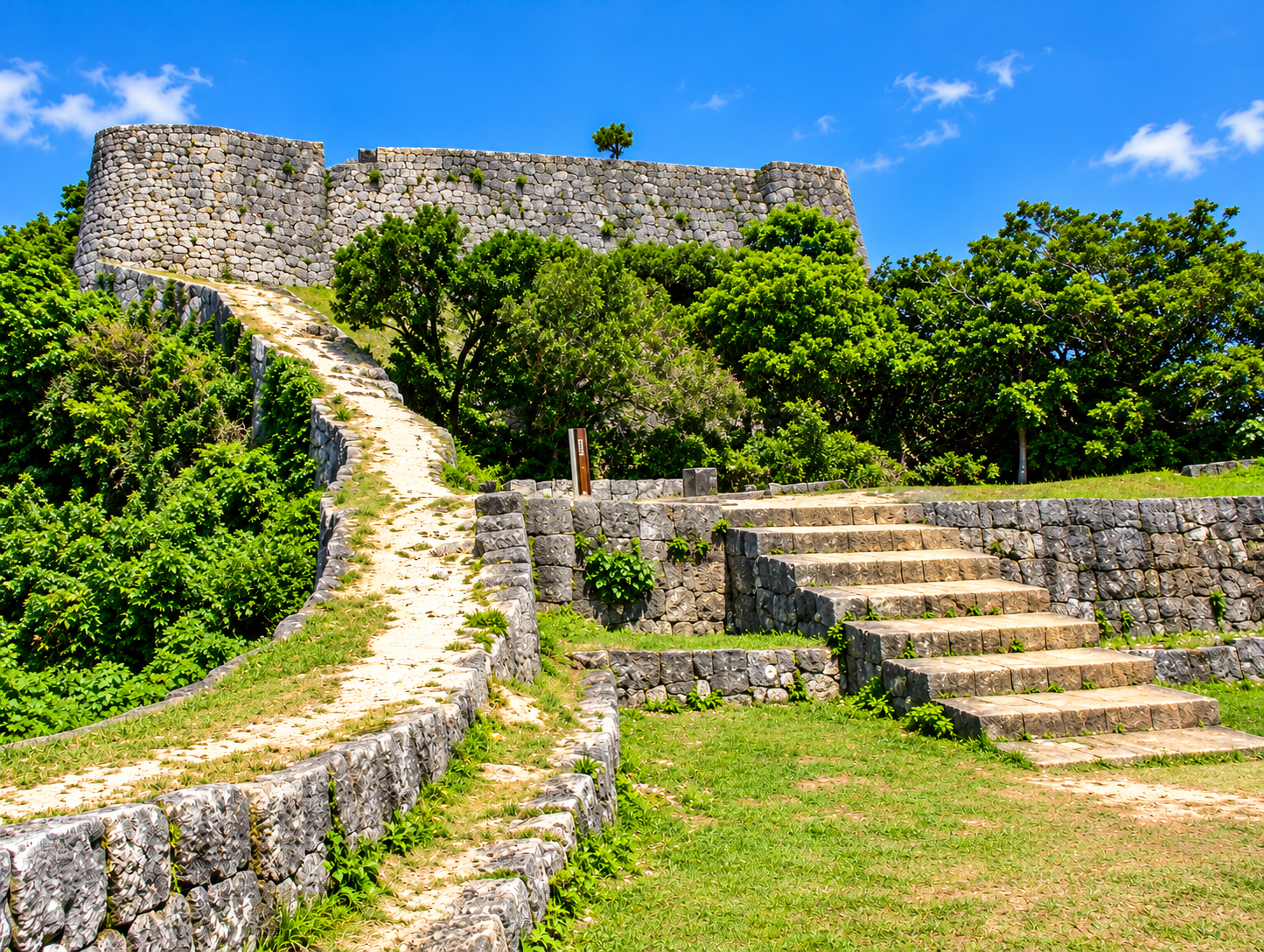 Katsuren - Okinawa 2010 (16).png