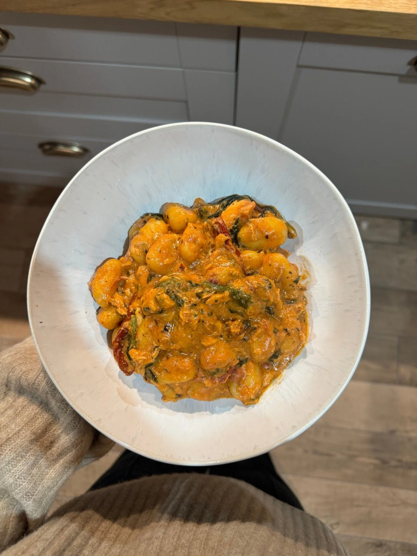 Recipe: one-pot creamy salmon gnocchi 

590kcal | 37g protein | 47g carbs | 26g fat per serve 

What you&rsquo;ll need (serves 2):

For the salmon
🐟 2 salmon fillets
🌶️ &frac12; tsp smoked paprika
🌿 &frac12; tsp dried oregano
🧄 &frac14; tsp garli