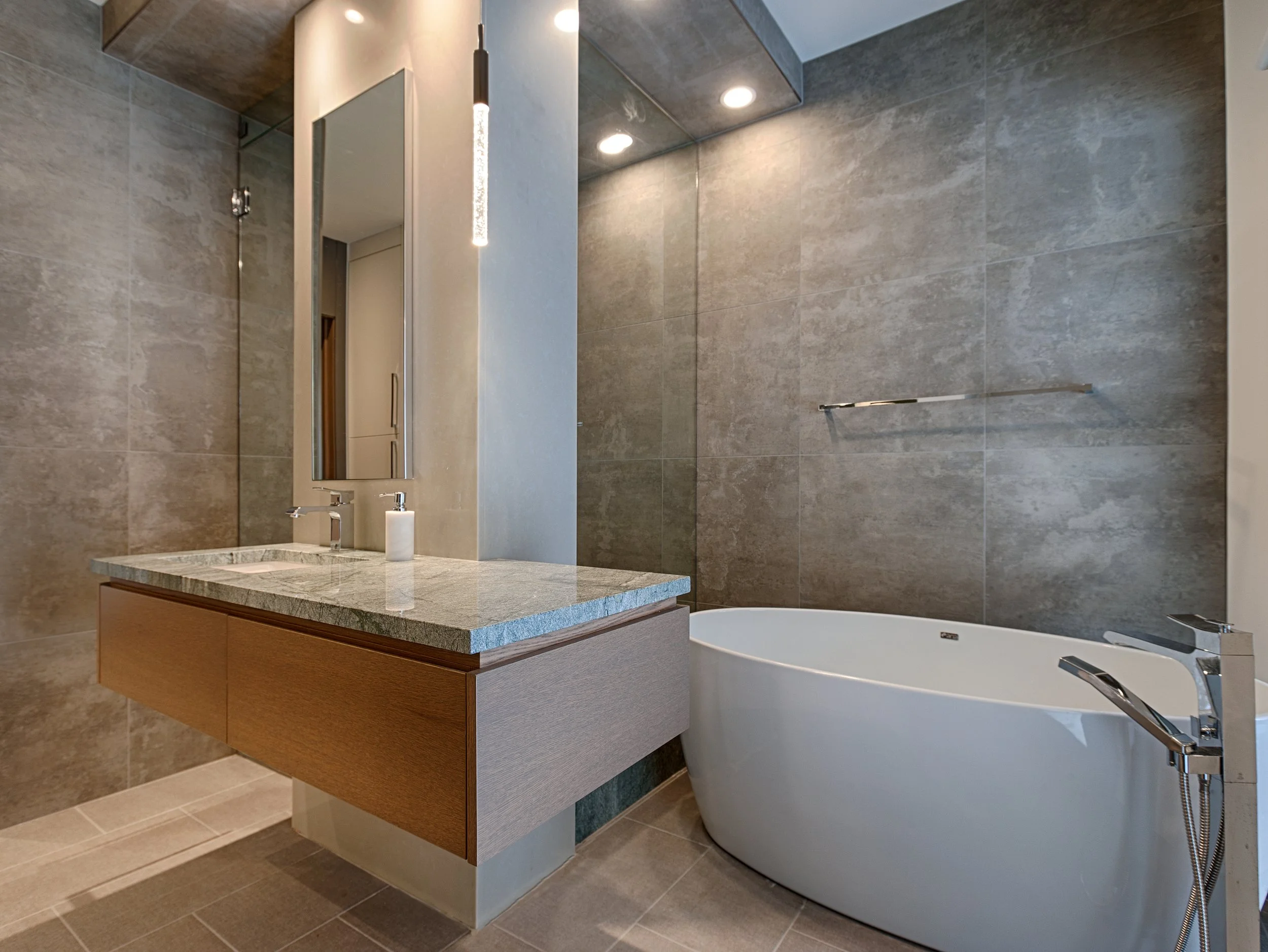 Ensuite_4.JPG