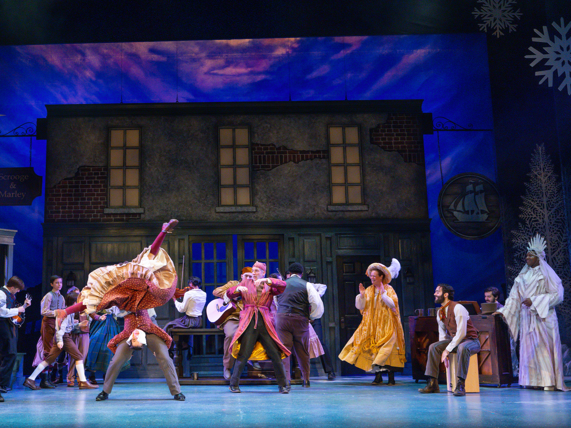 Charles Dickens' A Christmas Carol | Walnut Street Theatre