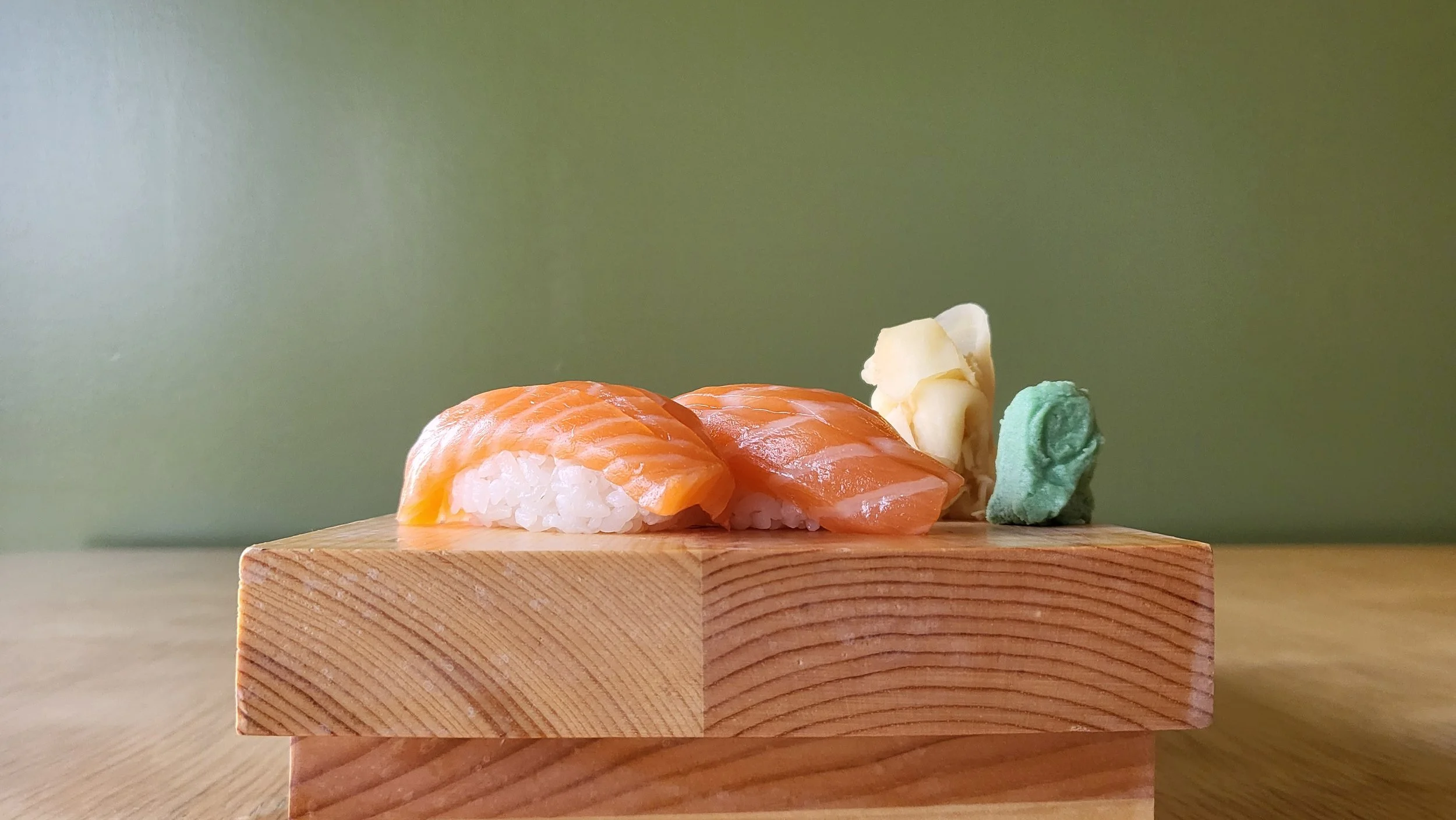 salmon nigiri.jpg
