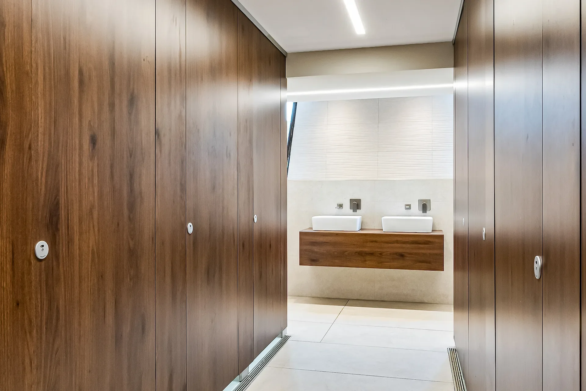 sga_studio_gcm_washrooms_5.webp