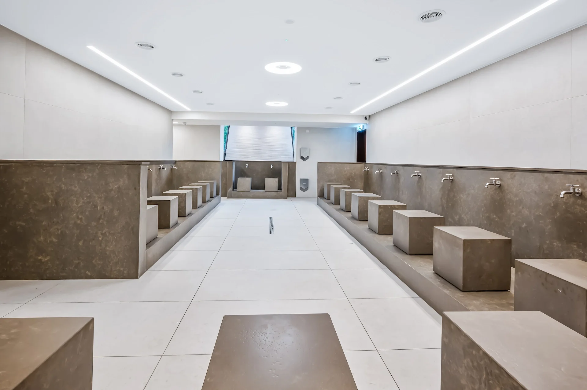 sga_studio_gcm_washrooms_1.webp