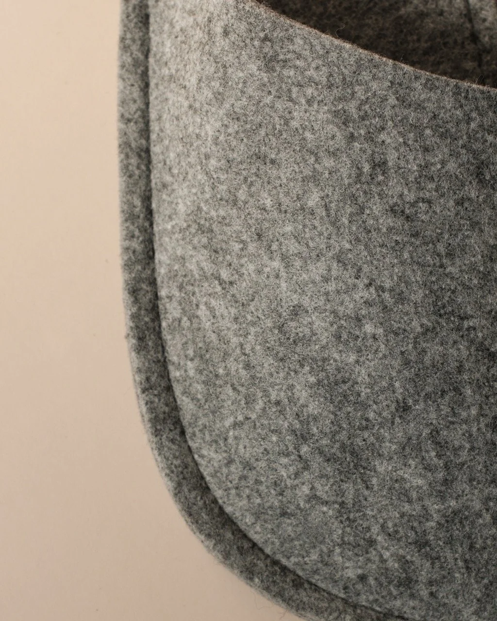 Kaaita_Cosy_RePett_Grey_Hana Jelovcan_04 Large.jpeg